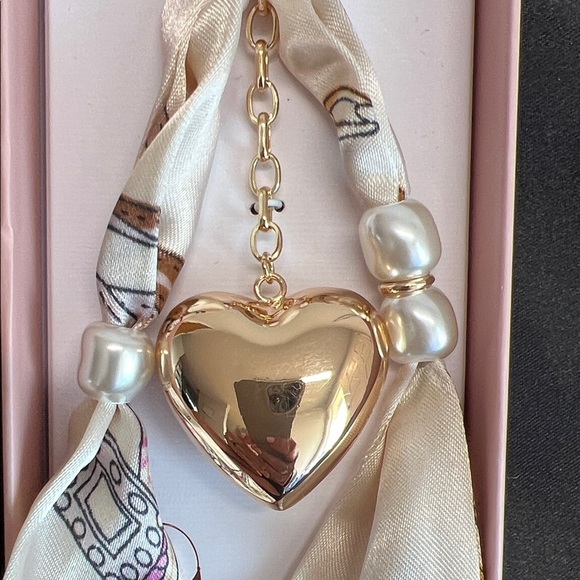 Serefina | Gold Heart Scarf Bag Charm ✨ - Picture 5 of 10